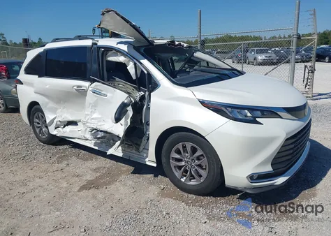 2021 Toyota Sienna Xle z USA, uszkodzony, nr VIN 5TDYRKEC2MS003444